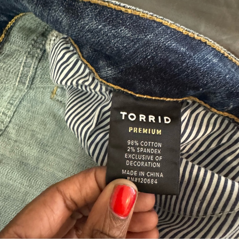 Torrid Boyfriend straight blue Jeans Distressed dark Wash plus size 24 NWOT - Picture 9 of 13